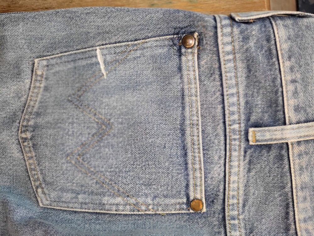 Vintage Wrangler Jeans – Made in USA – Light Wash, Size 31x34 - Picture 5 of 14